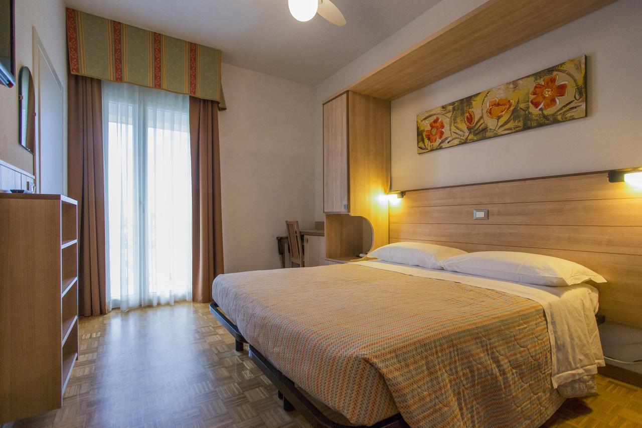 Hotel Donatello Cesenatico Esterno foto